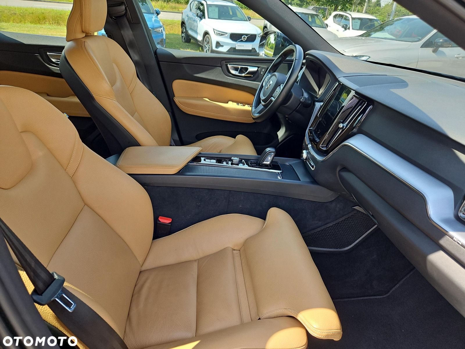 Volvo XC 60 B4 D AWD Momentum Pro - 11