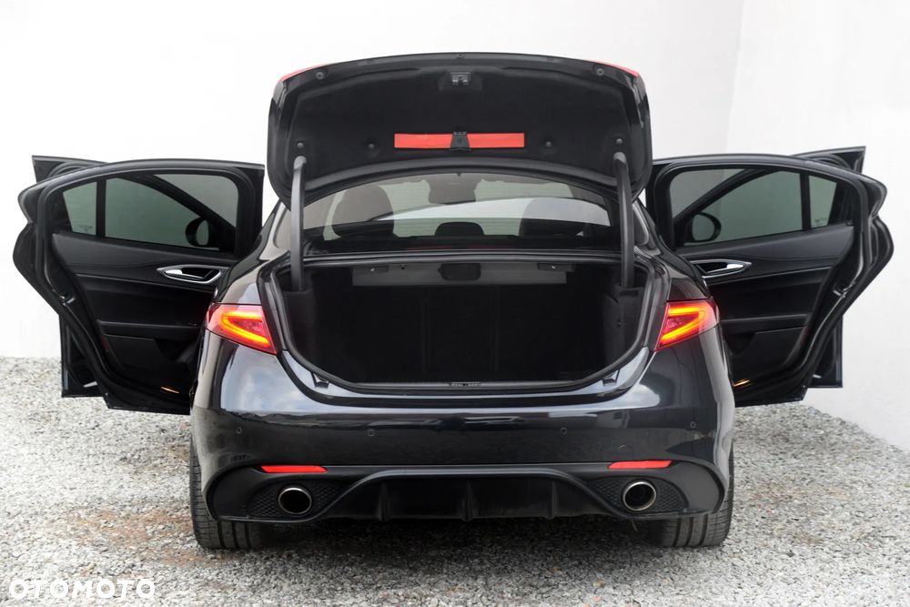 Alfa Romeo Giulia - 24