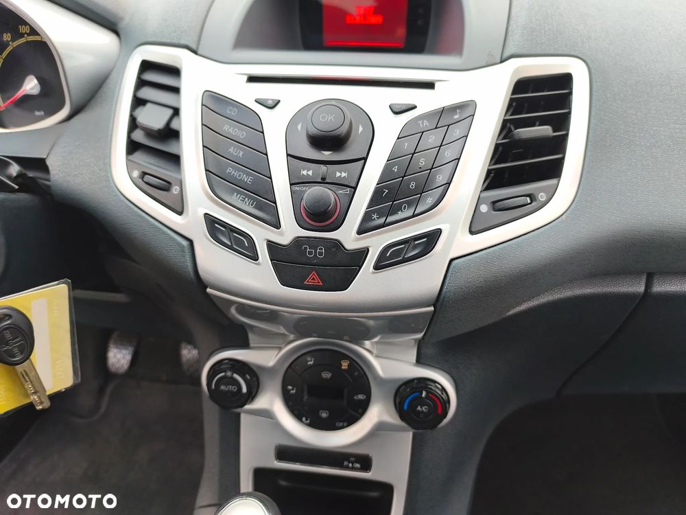 Ford Fiesta 1.25 Ghia - 25