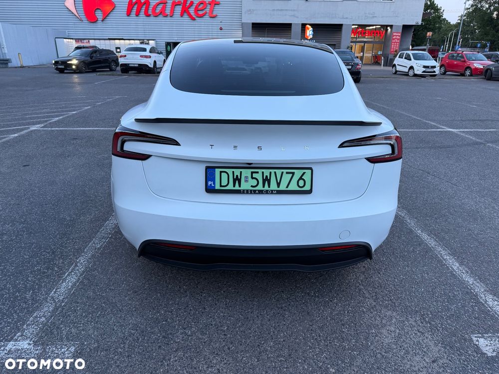 Tesla Model 3 - 4