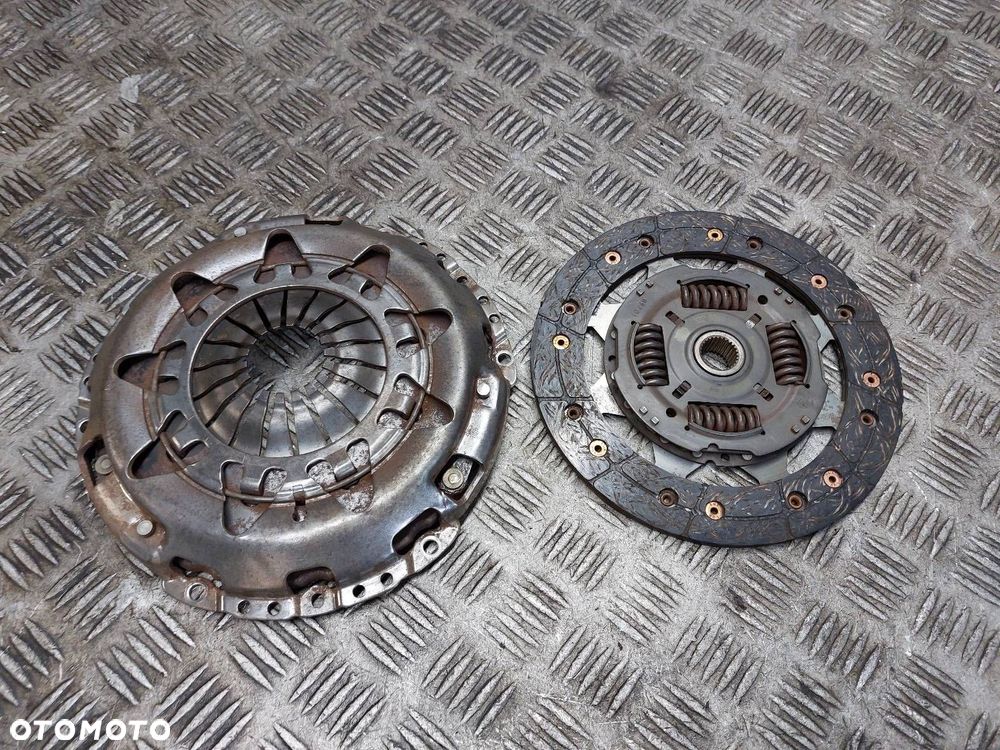 SPRZĘGŁO TARCZA + DOCISK GOLF V PLUS 1.6 FSI - 1