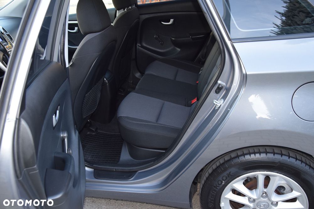 Hyundai i30 i30cw 1.4 Trend - 16