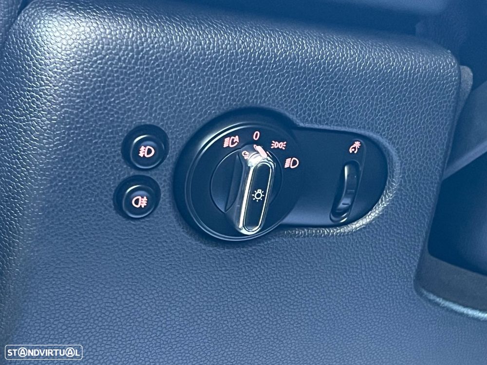 MINI 3 Portas Cooper D - 28