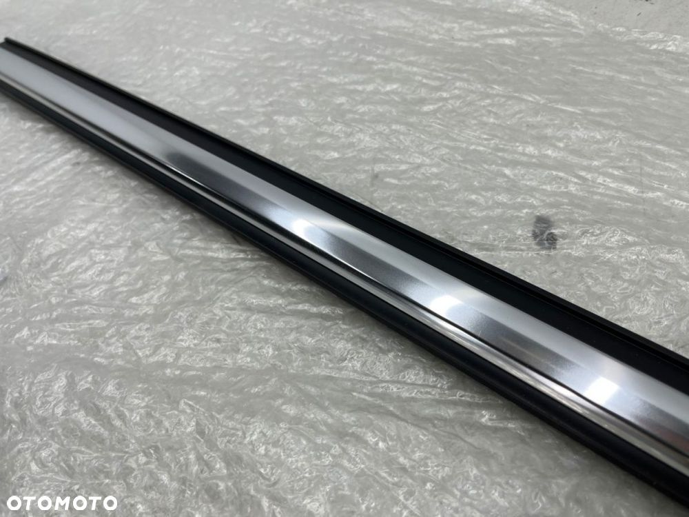 Listwa Audi Q5 I 8R 08-16r. NOWA lewa tylna zgarniająca uszczelka zewnętrzna szyby drzwi CHROM - 3
