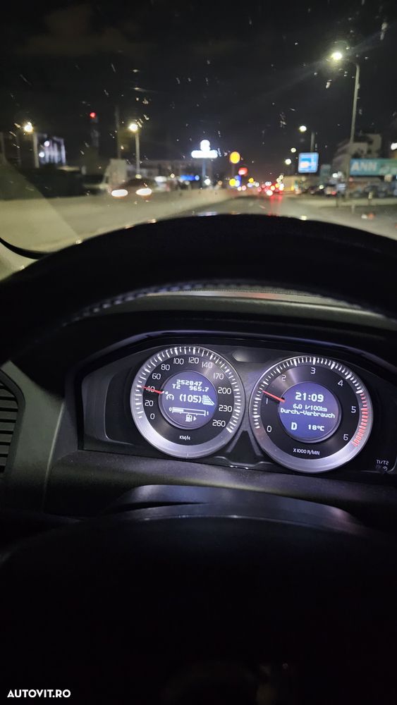 Volvo XC 60 D5 AWD Geartronic Momentum - 37