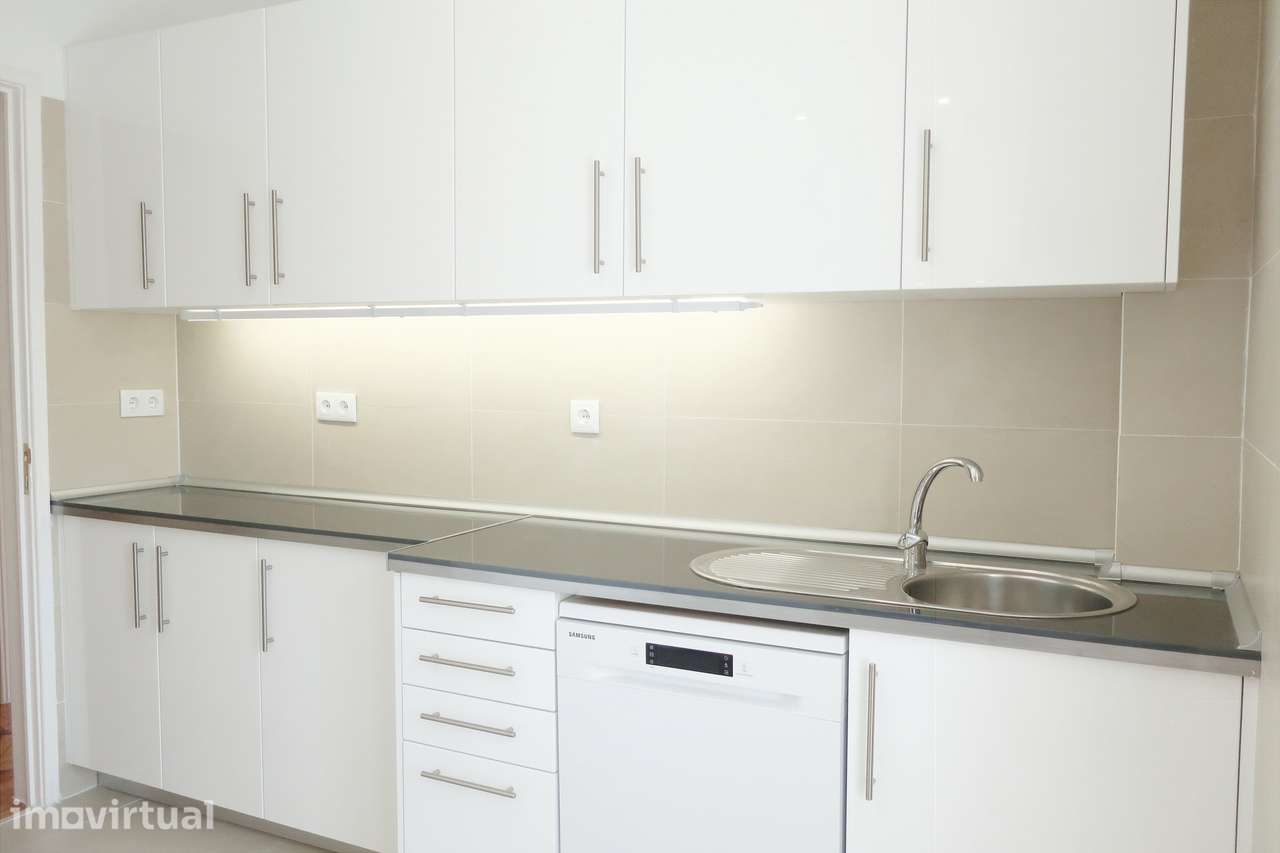 EXCELENTE APARTAMENTO T2 RENOVADO NO ALTO DE SANTO AMARO - Grande imagem: 2/17