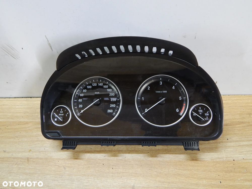 Licznik 2.0 d  BMW 5 F10 F11 10-17 europa Łuków części - 1