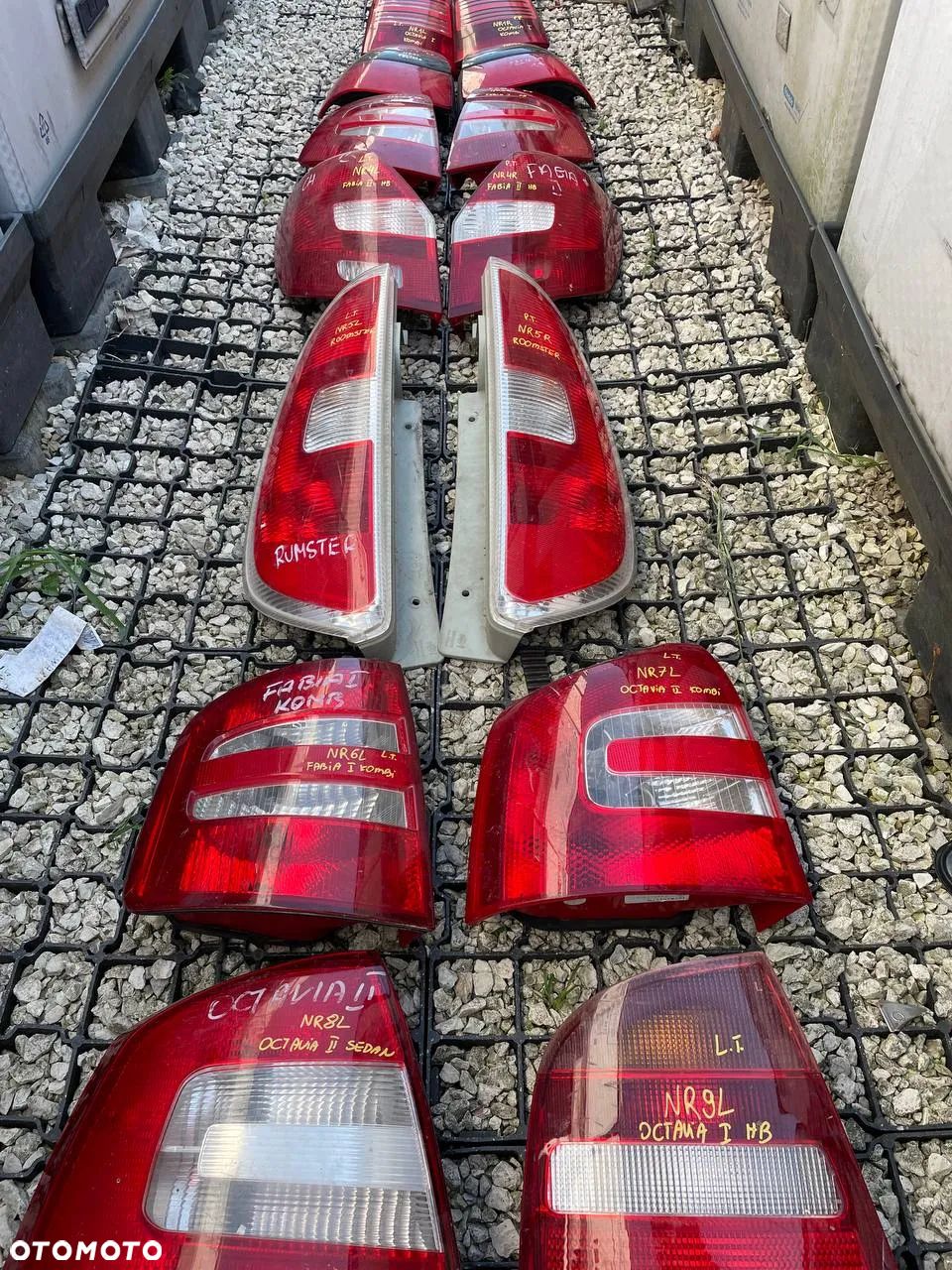 SKODA LAMPY LAMPA TYŁ TYLNE PRAWE LEWE - 1