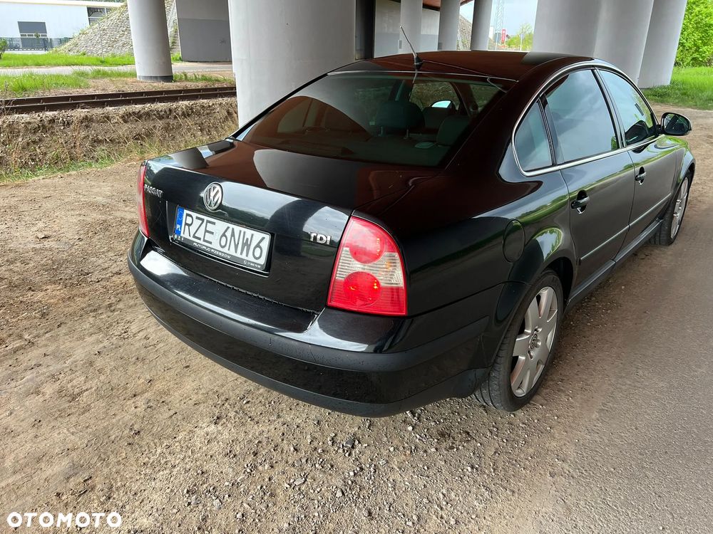 Volkswagen Passat 1.9 TDI Highline - 20