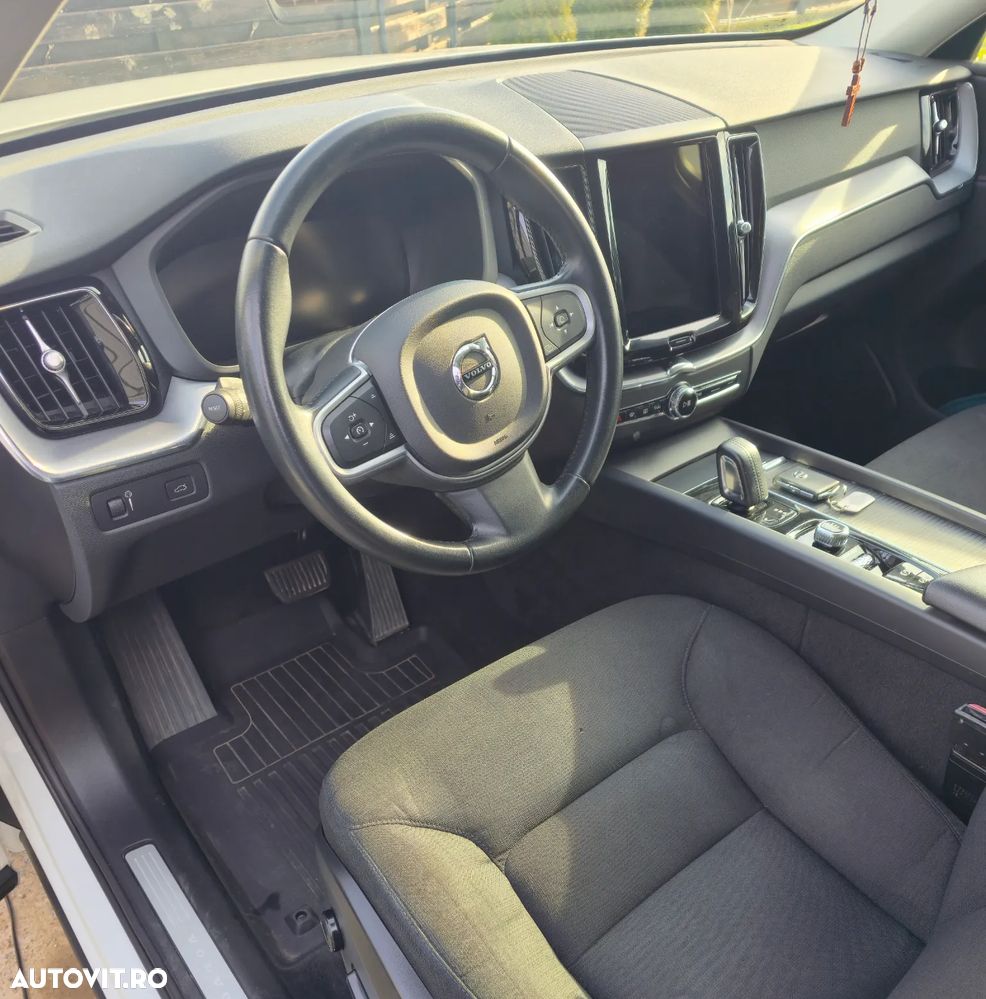 Volvo XC 60 B4 MHEV AT8 FWD Momentum - 9