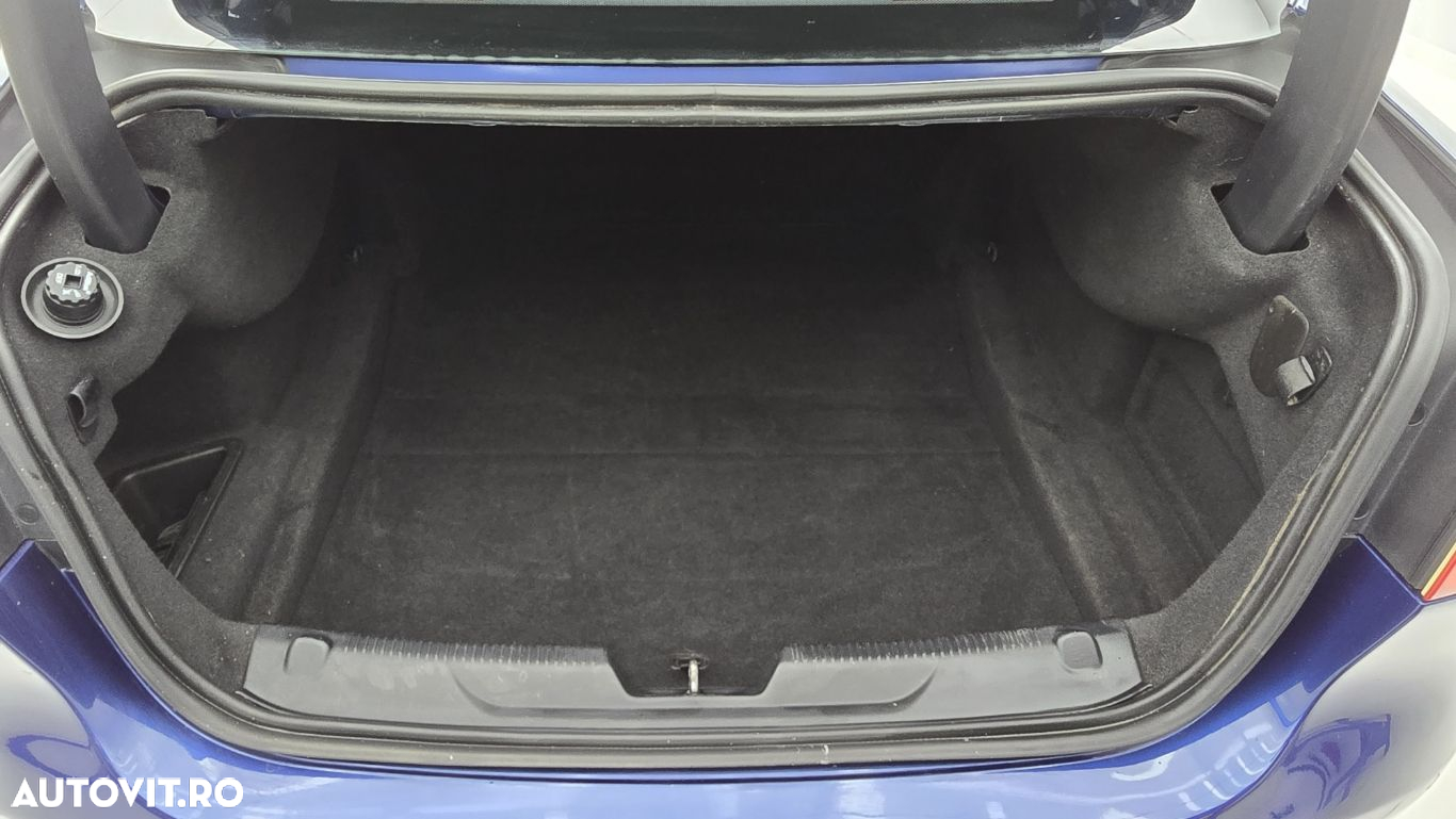 Jaguar XE - 24