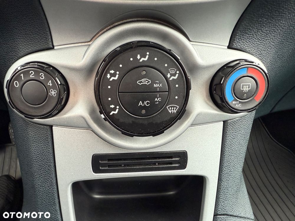 Ford Fiesta 1.25 Champions Edition - 34