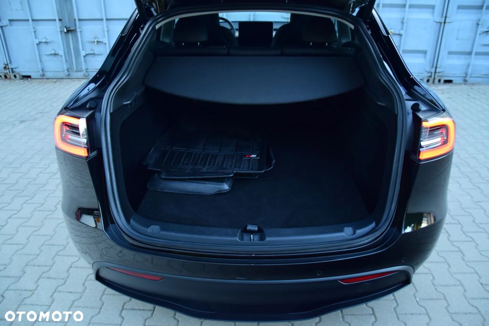 Tesla Model Y - 18