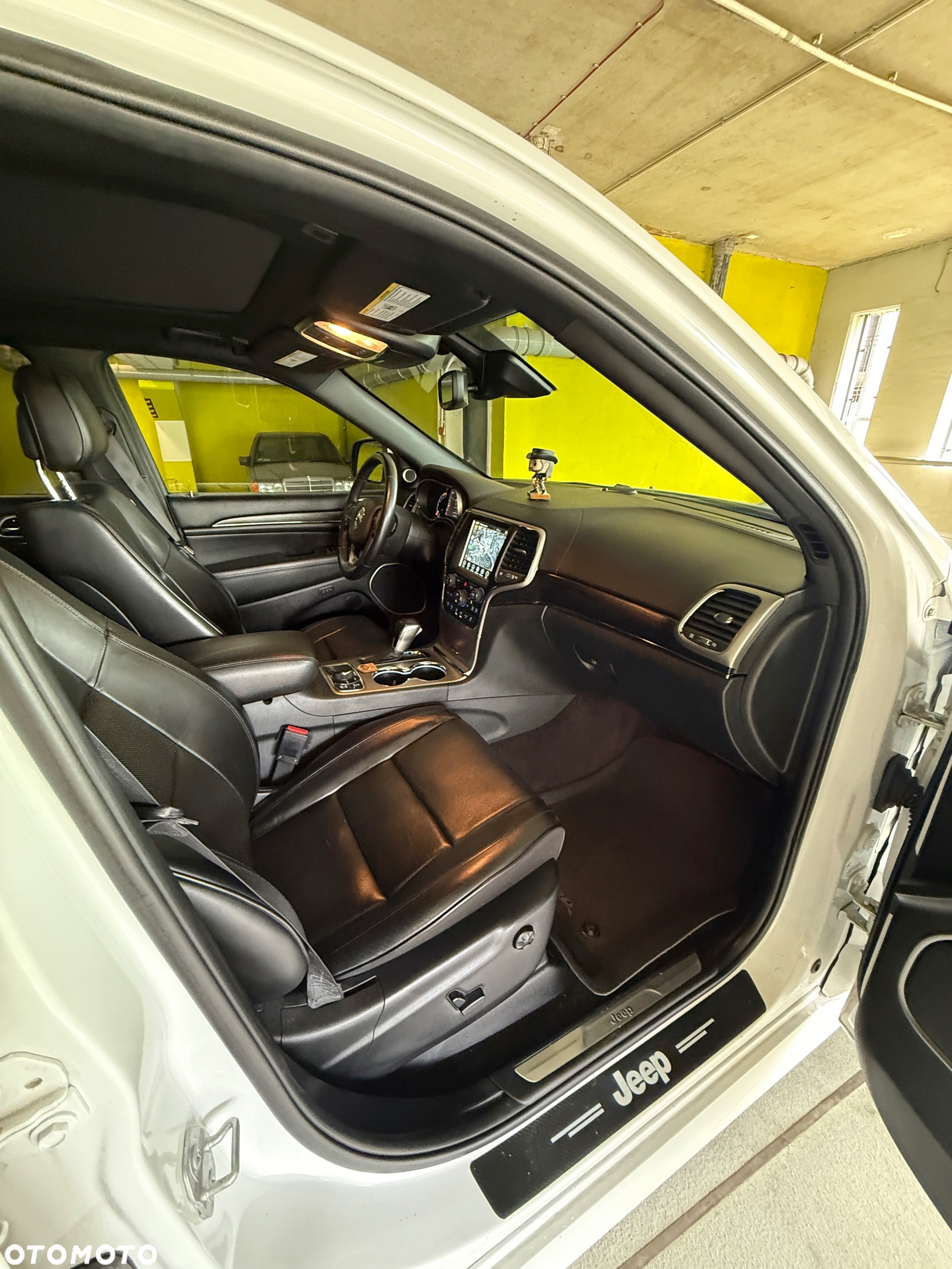 Jeep Grand Cherokee 5.7 V8 HEMI Overland Summit - 15