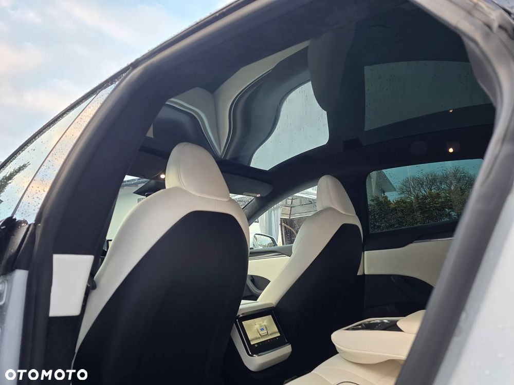 Tesla Model S - 17