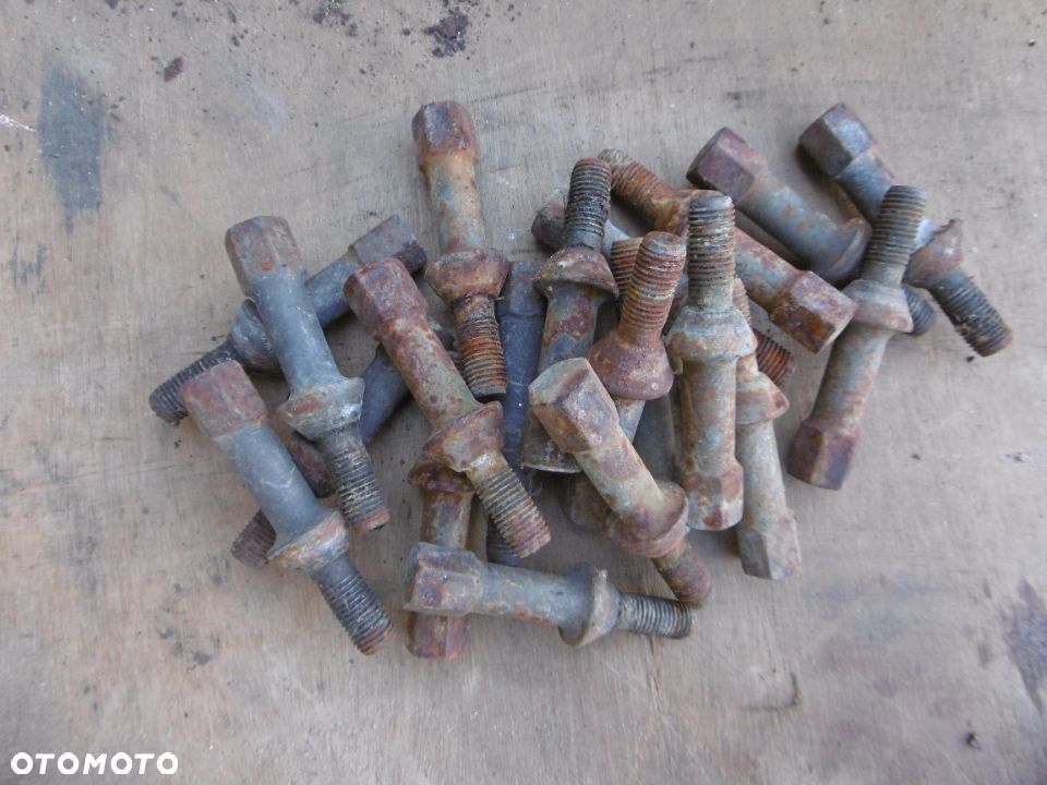 ŚRUBA SZPILKA MERCEDES 124 - 1