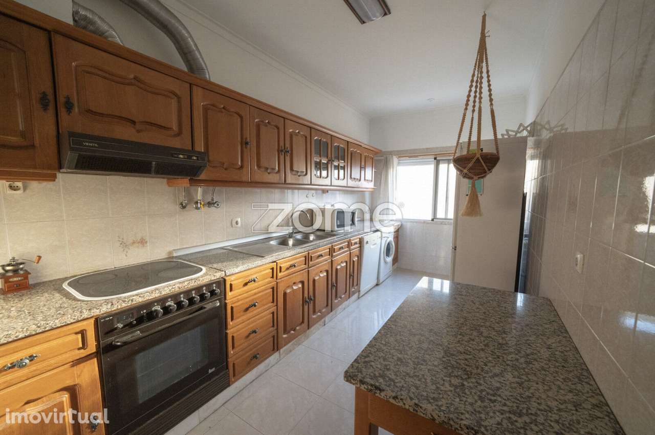 T2 mobilado em Benfica com parqueamento e arrecadação - Grande imagem: 3/45