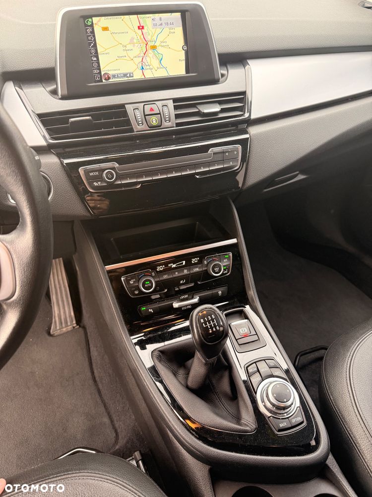 BMW Seria 2 218i - 10