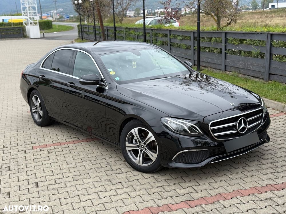 Mercedes-Benz E 220 d 4Matic T 9G-TRONIC Avantgarde - 2