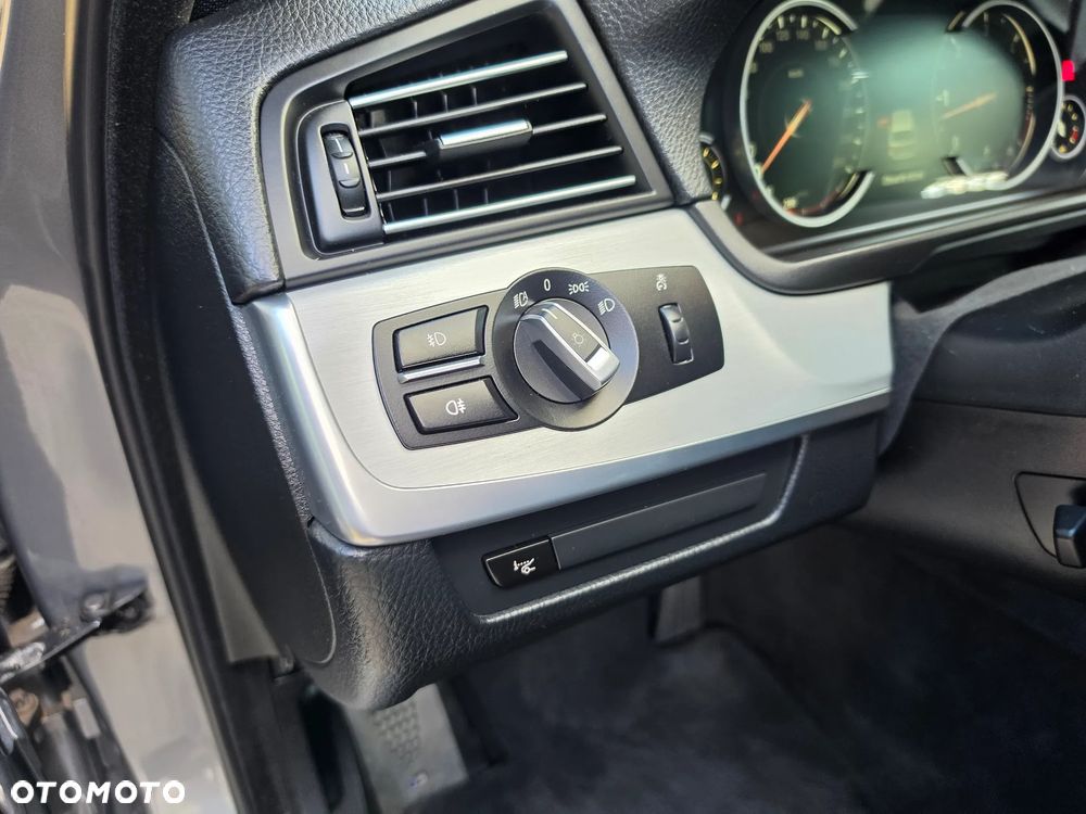 BMW Seria 5 535d xDrive Modern Line - 13