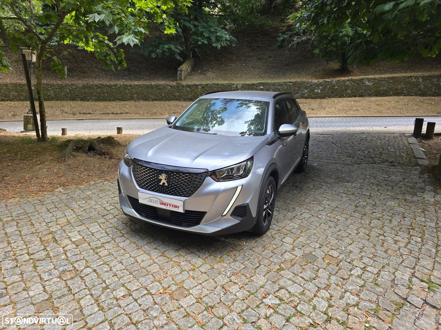 Peugeot 2008 1.2 PureTech Allure - 4