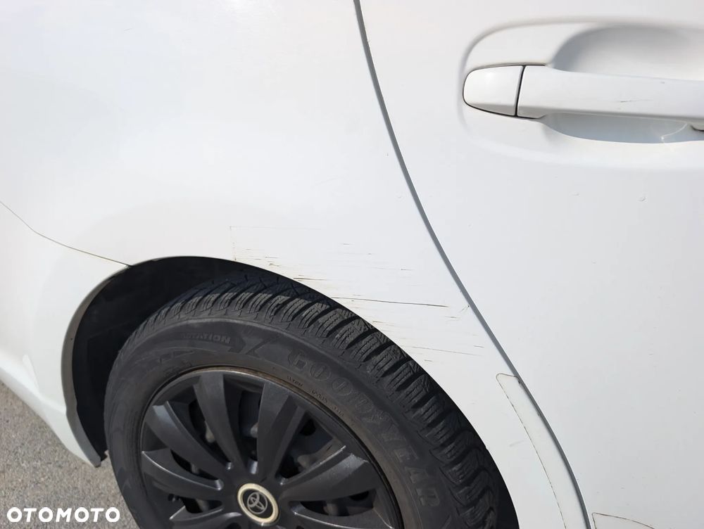 Toyota Avensis 2.0 D-4D Premium - 8