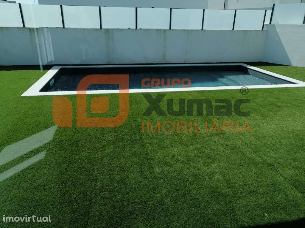 Fantástica Moradia T4 com piscina para arrendamento! - Grande imagem: 2/37