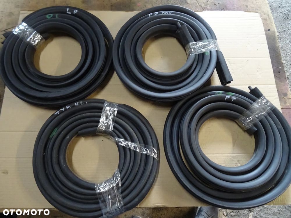 DACIA DOKKER LODGY USZCZELKA DRZWI PRZEDNIE TYLNE BOCZNE CZESCI ROZNE