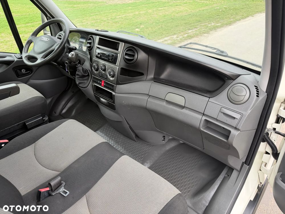Iveco 35C15 * 3.0 / 150KM * Rama do zabudowy * Rozstaw osi: 4.1m * Koła bliźniacze * - 32