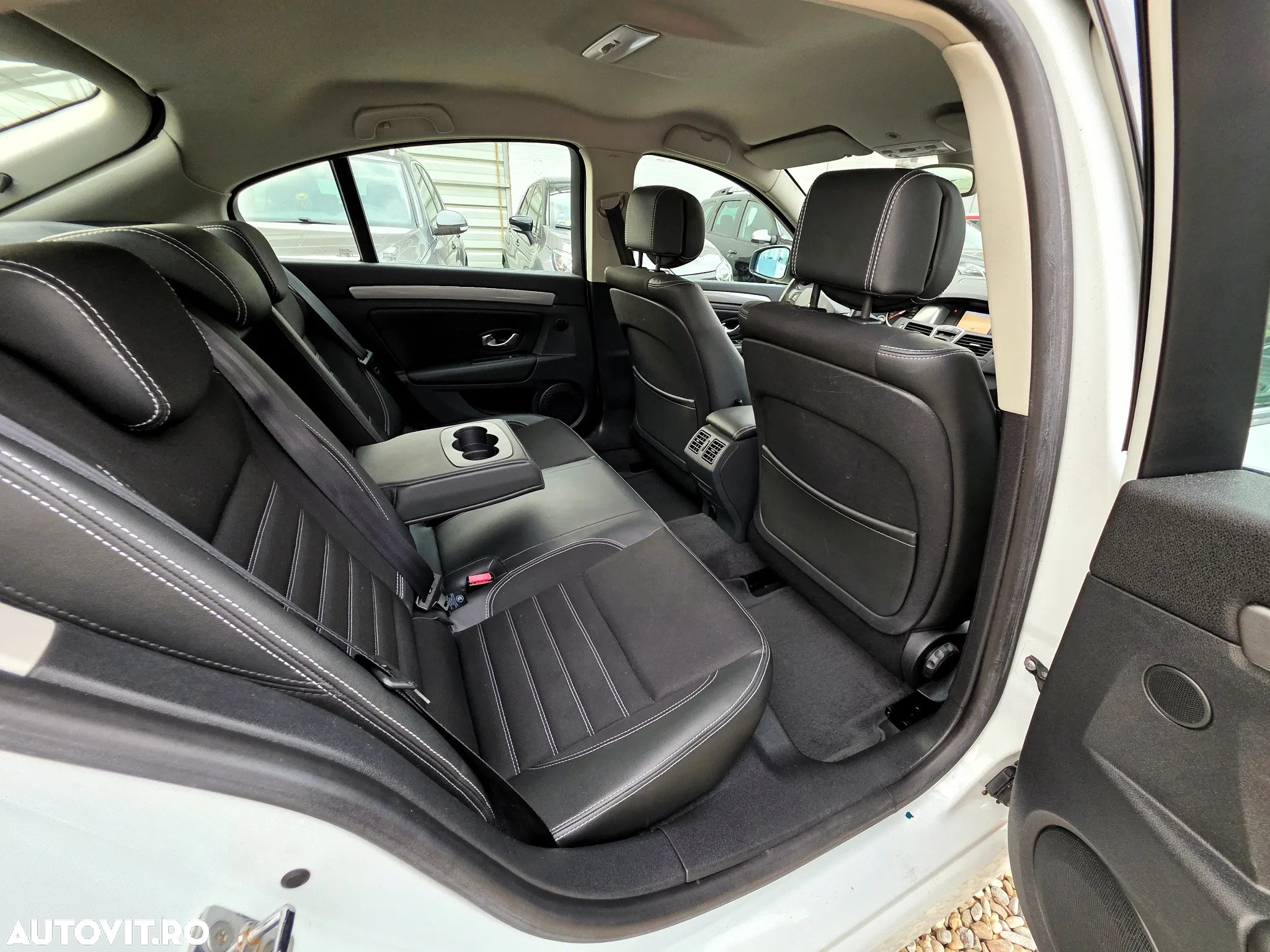Renault Laguna dCi 110 FAP Bose Edition - 17