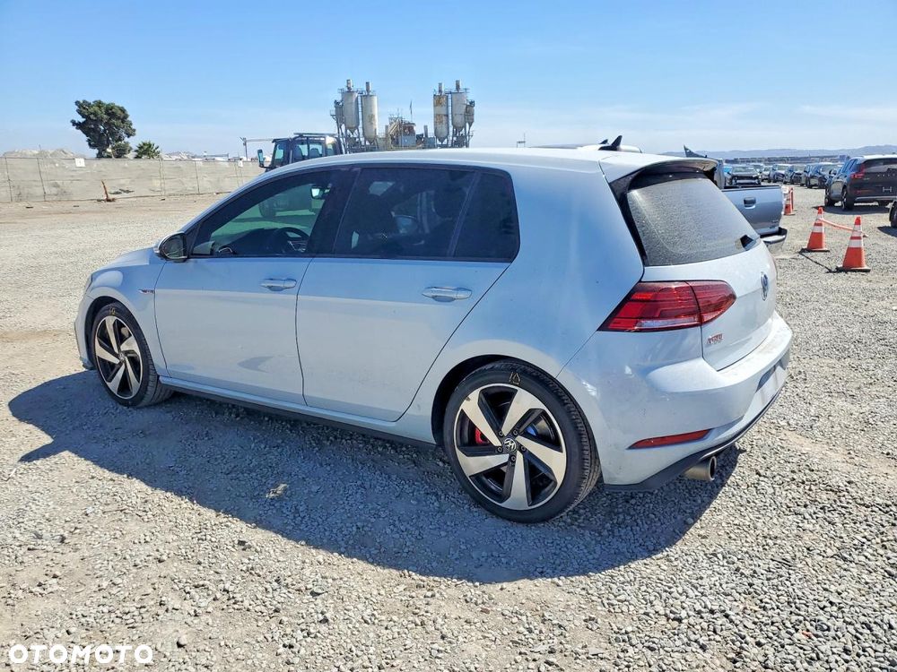 Volkswagen Golf GTI (BlueMotion Technology) DSG - 4