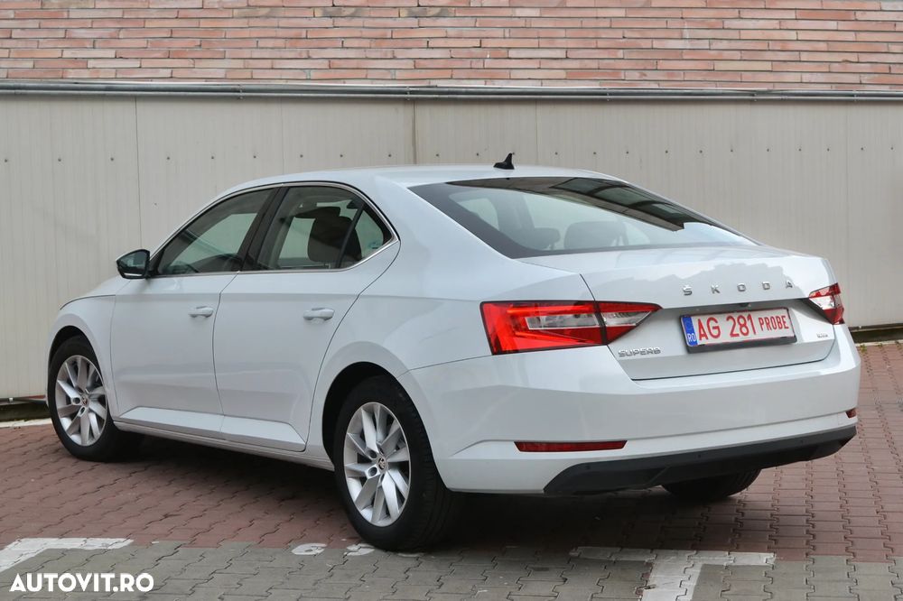 Skoda Superb 2.0 TDI Premium Edition - 5