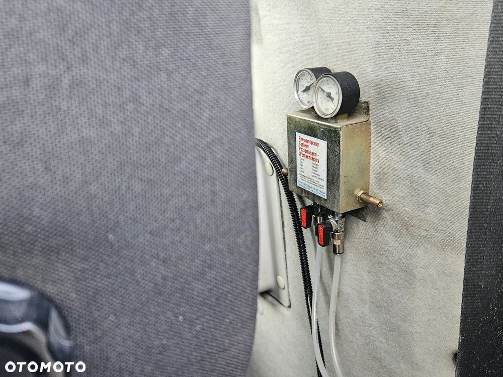 Iveco Daily 50-150 Chłodnia/ Mroźnia Dwie Komory, Wejście 400V, Winda 1000 kg. - 27