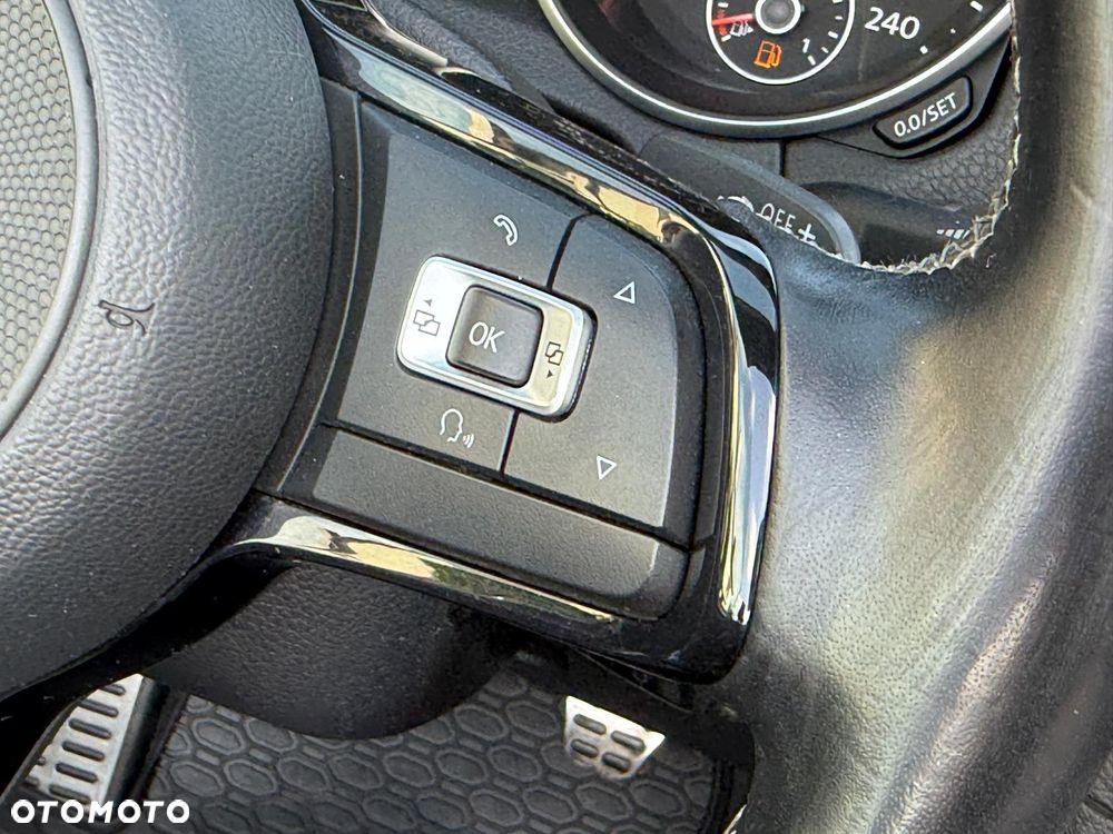 Volkswagen Golf 2.0 TDI DPF Highline - 23