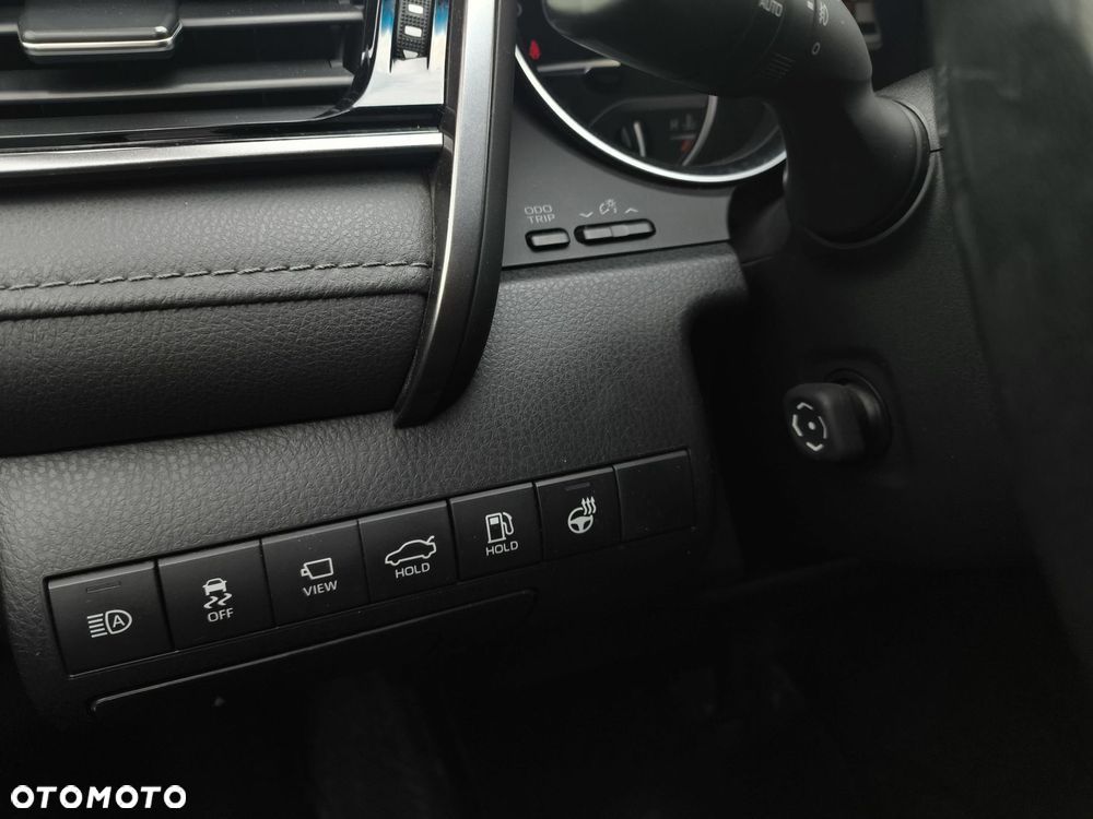 Toyota Camry 2.5 Hybrid Executive CVT - 23