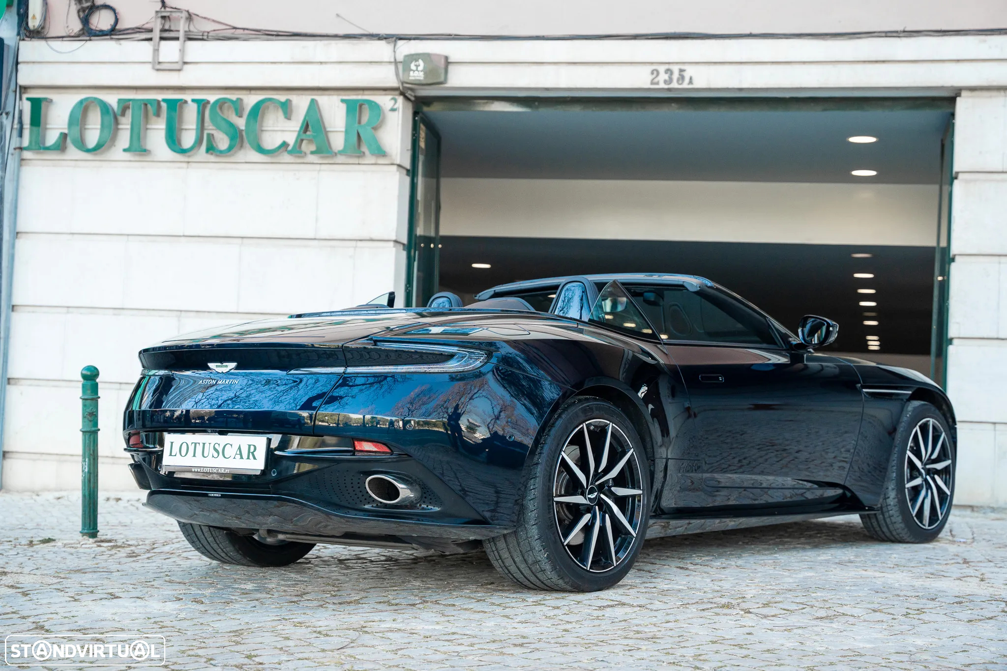 Aston Martin DB11 Volante V8 Auto - 4