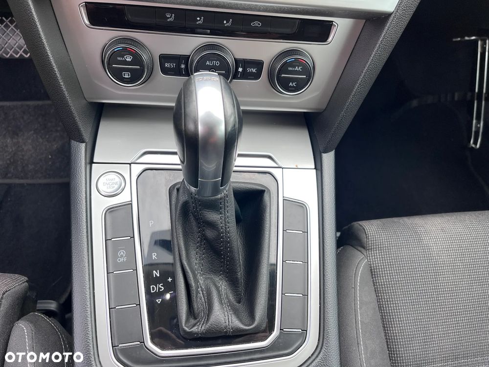 Volkswagen Passat Variant - 34