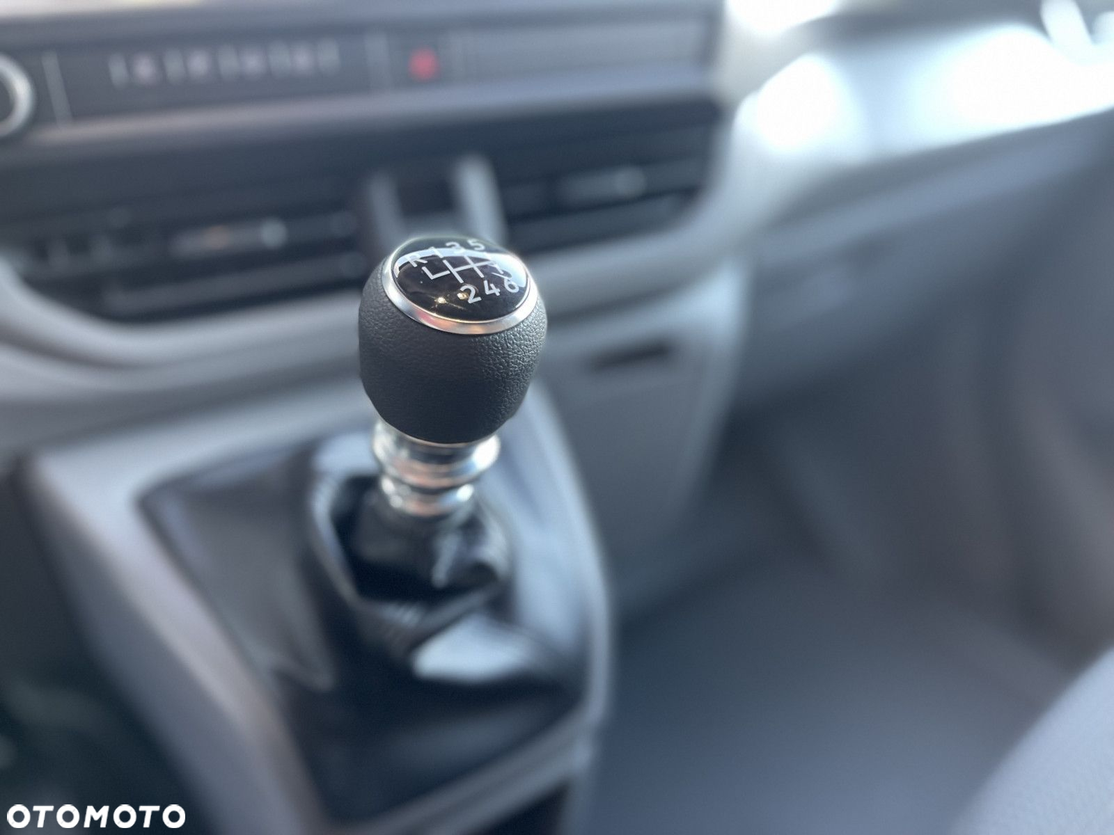 Volkswagen Transporter 2.0 TDI Manual - 14