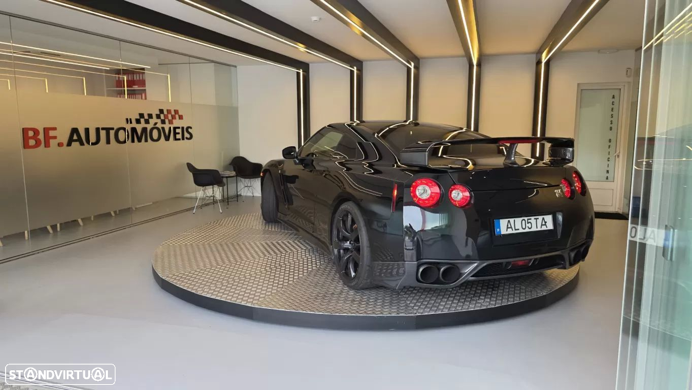 Nissan GT-R - 15