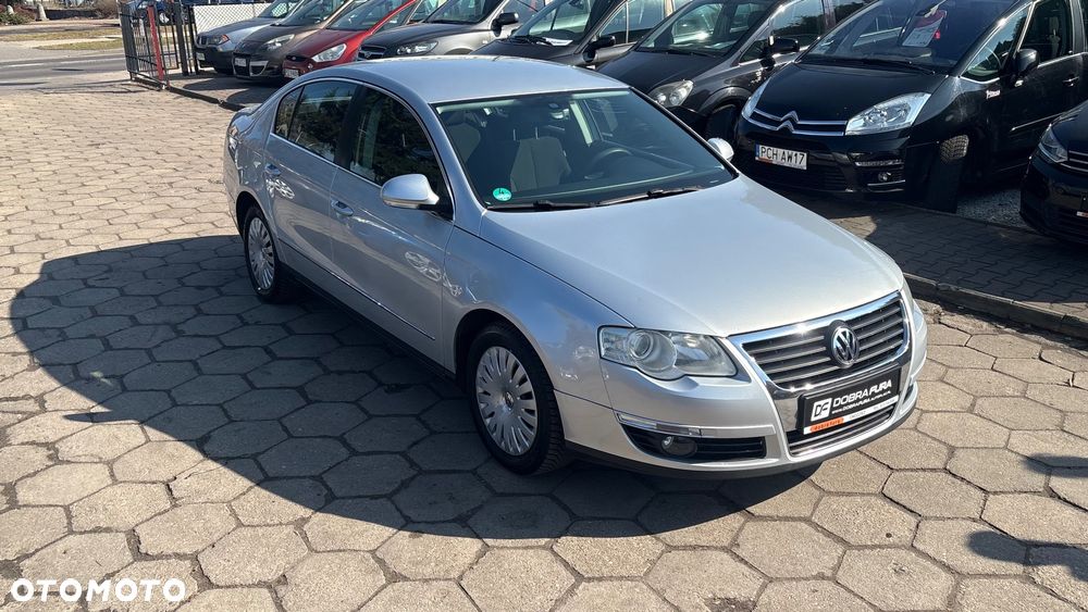 Volkswagen Passat 1.6 FSI Comfortline - 2