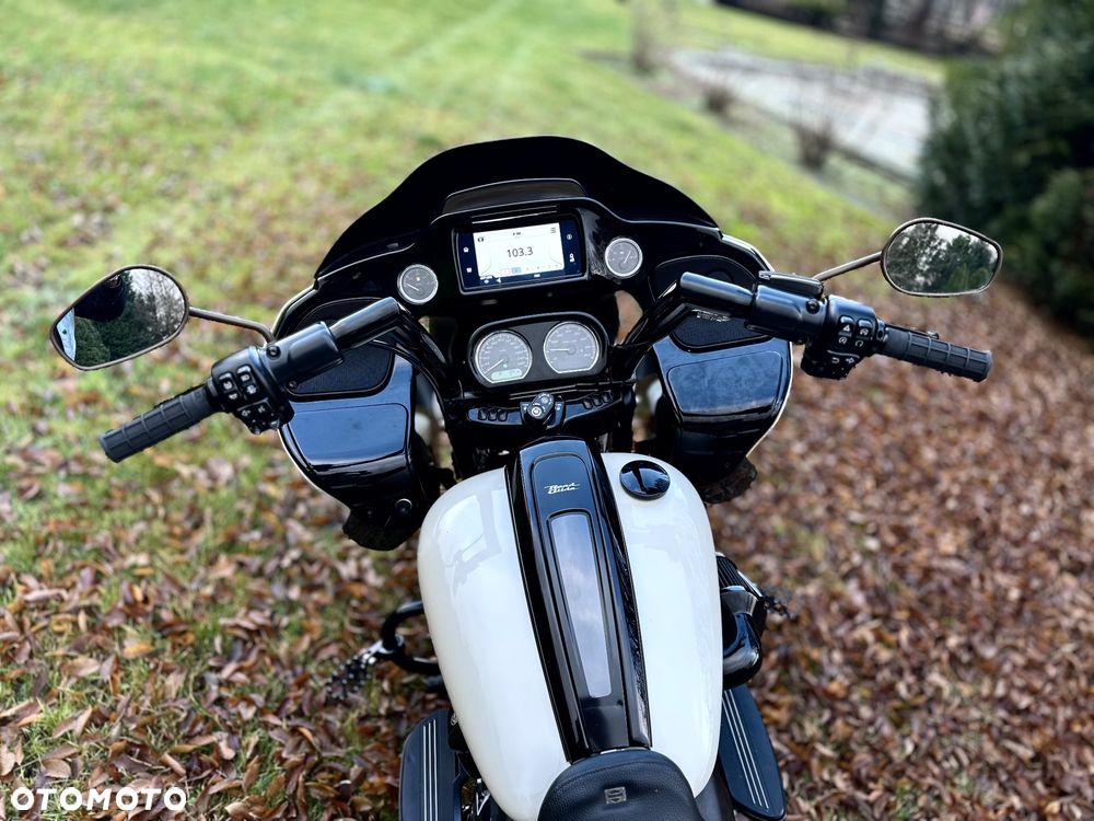 Harley-Davidson Touring Road Glide - 2