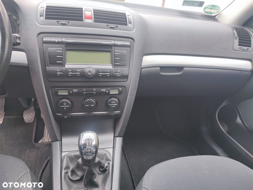 Skoda Octavia 1.6 Tour - 6