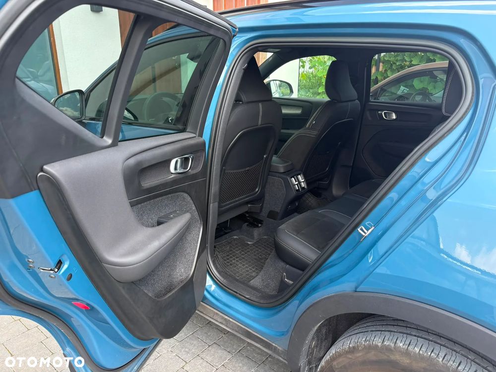 Volvo XC 40 B4 AWD Plus Dark - 4