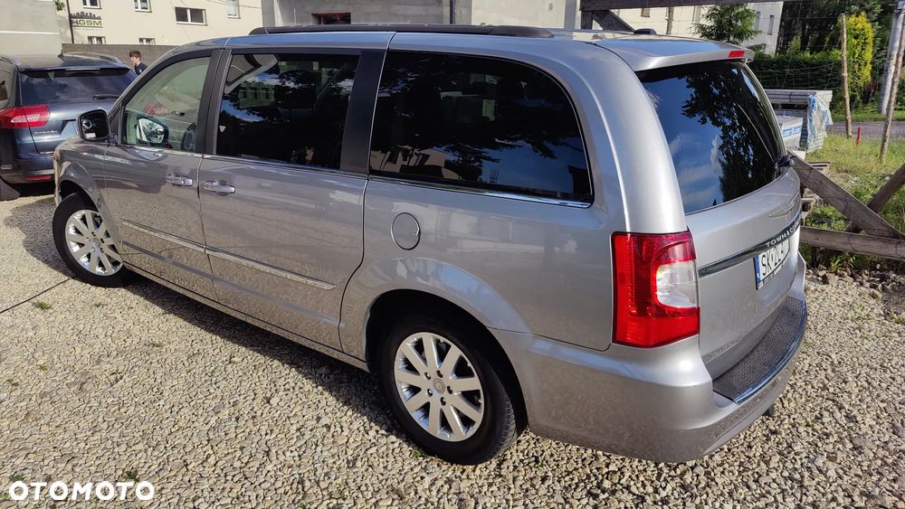Chrysler Town & Country - 30
