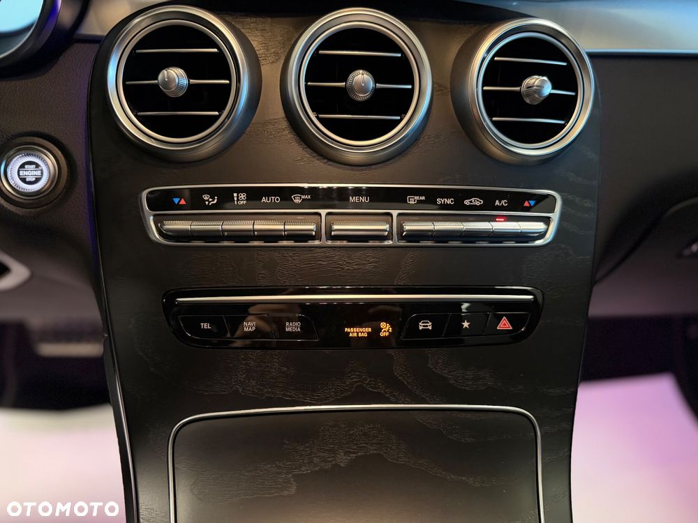Mercedes-Benz GLC 200 4Matic 9G-TRONIC AMG Line Plus - 21