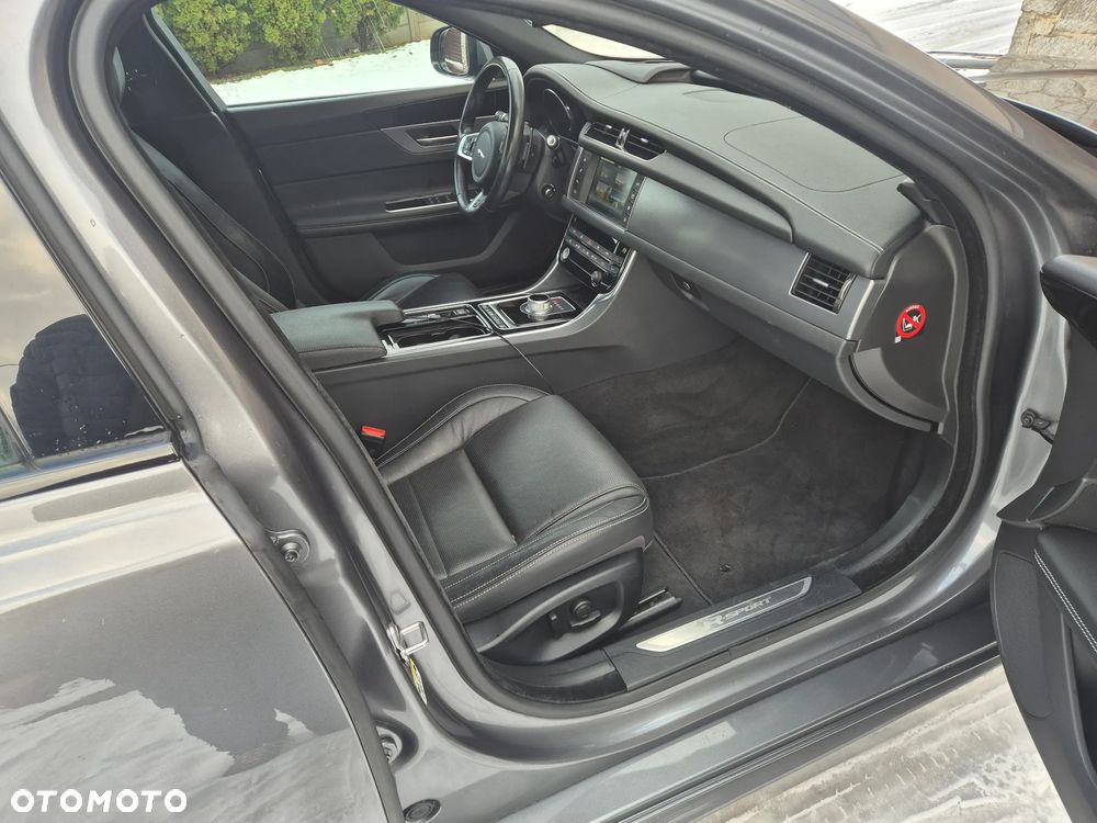 Jaguar XF 3.0 TDV6 R-Sport - 14