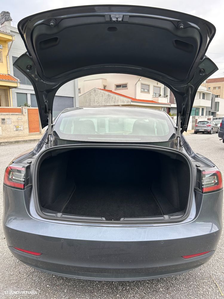 Tesla Model 3 - 5