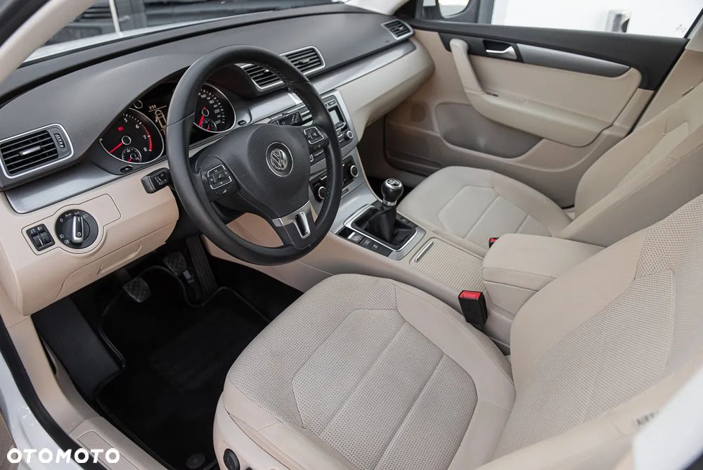 Volkswagen Passat - 15