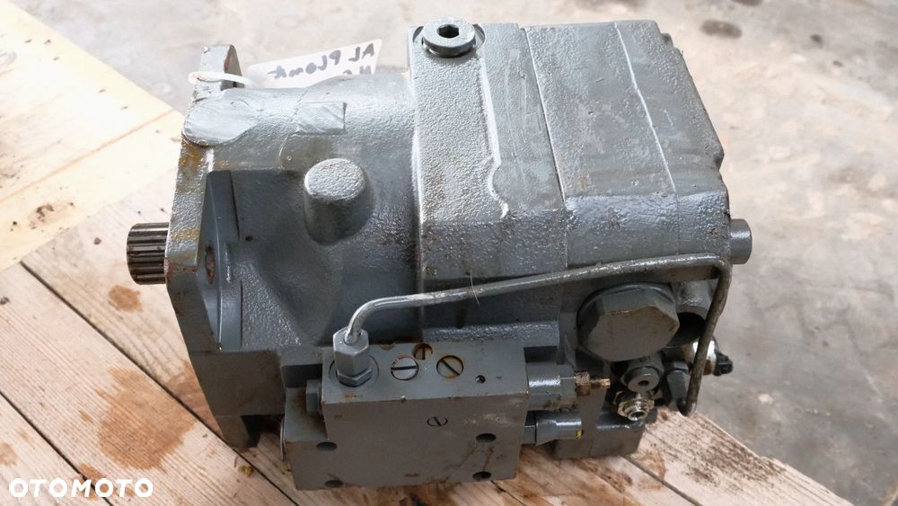 Silnik  A314,A316,,A900,A904,A914,A924,A934hydrauliczny  jazdy liebherr DMVA 0 108 - 3