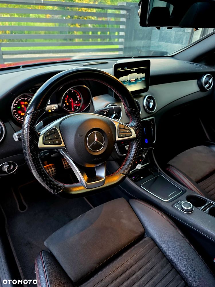 Mercedes-Benz CLA 200 7G-DCT - 3